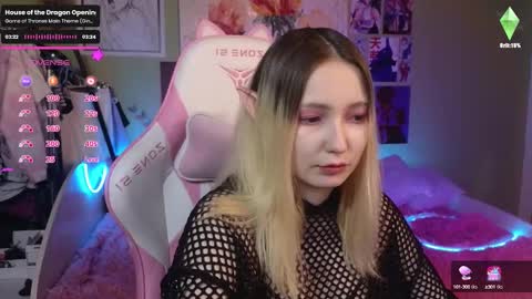 Snapshot of evie_rosen chatting on December 19, 8:02 pm Evie online show from December 19, 8:02 pm