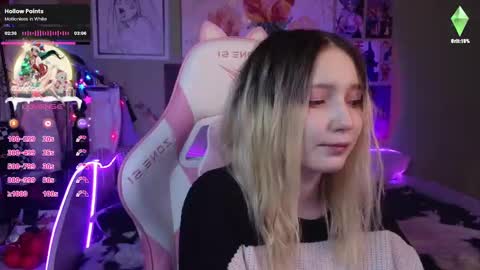 Snapshot of evie_rosen chatting on December 22, 8:47 pm Evie online show from December 22, 8:47 pm