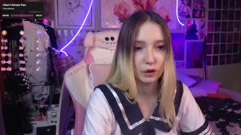 Snapshot of evie_rosen chatting on March 12, 12:10 am Evie online show from March 12, 12:10 am