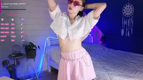 Evie online show from July 6, 7:05 pm