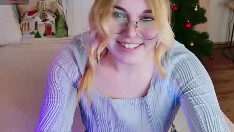 evie_val online show from December 14, 5:29 pm
