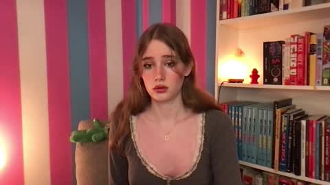 Snapshot of eviecam chatting on October 19, 8:04 am Evie3 online show from October 19, 8:04 am