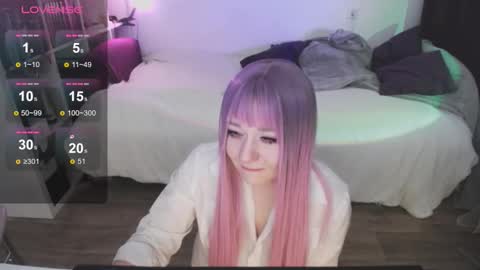 Snapshot of eviecuster chatting on February 12, 9:43 pm Im gonna be on in 2 hours online show from February 12, 9:43 pm