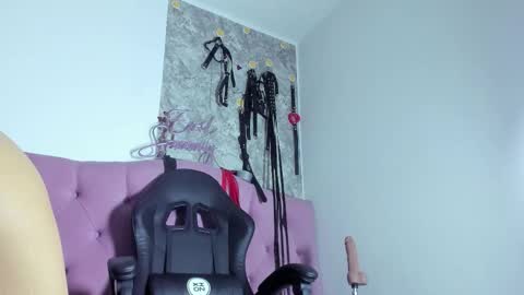 Snapshot of evil_sammy chatting on September 20, 8:54 pm Mistress Sammy online show from September 20, 8:54 pm