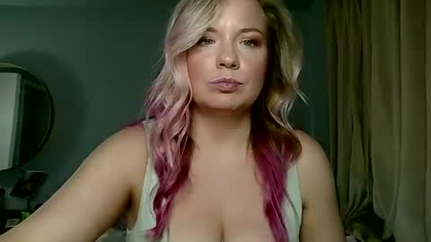 evilkitty_23 online show from July 4, 8:15 pm