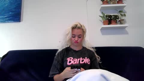 Badblondebunny online show from January 2, 11:27 pm