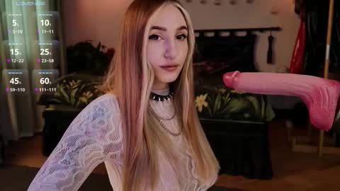 Snapshot of evit_dirty_mind_ chatting on February 18, 10:33 am evit_dirty_mind_ online show from February 18, 10:33 am