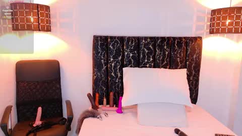 Snapshot of evvaa_moon chatting on April 11, 12:53 pm evvaa_moon online show from April 11, 12:53 pm