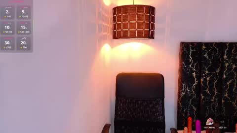 Snapshot of evvaa_moon chatting on April 29, 12:31 pm evvaa_moon online show from April 29, 12:31 pm