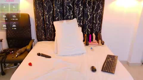 Snapshot of evvaa_moon chatting on May 8, 1:49 pm evvaa_moon online show from May 8, 1:49 pm