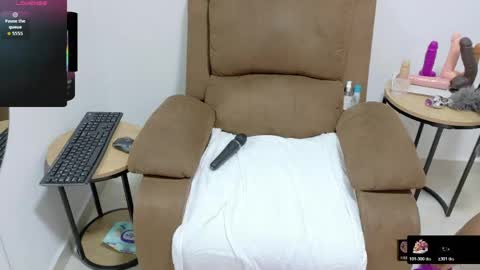 Snapshot of evvaa_moon chatting on June 3, 12:19 pm evvaa_moon online show from June 3, 12:19 pm