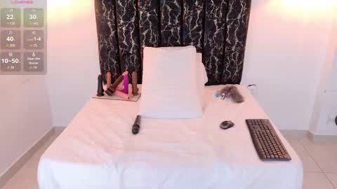 Snapshot of evvaa_moon chatting on June 3, 2:33 pm evvaa_moon online show from June 3, 2:33 pm