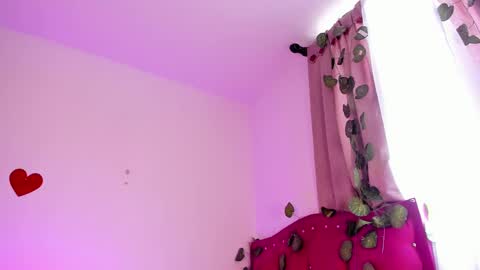 Snapshot of evy_orange1 chatting on March 3, 4:35 pm EVY online show from March 3, 4:35 pm