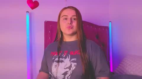 Snapshot of evy_orange1 chatting on October 14, 1:50 am EVY online show from October 14, 1:50 am