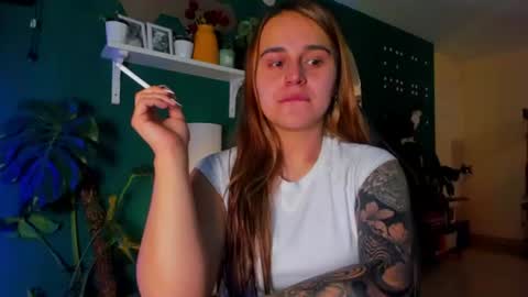 Snapshot of evy_orange1 chatting on June 27, 1:10 am EVY online show from June 27, 1:10 am