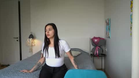 ewelynscott online show from November 12, 8:15 am