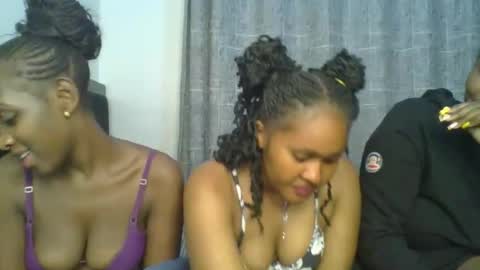 exotic_cutiee online show from April 21, 2:51 am