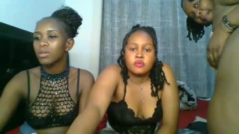 exotic_cutiee online show from April 22, 2:58 am