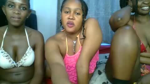 exotic_cutiee online show from April 22, 3:02 pm