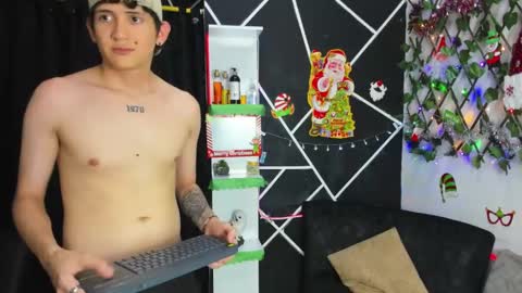 Snapshot of exotic_kisses_ chatting on December 5, 5:28 pm exotic_kisses_ online show from December 5, 5:28 pm