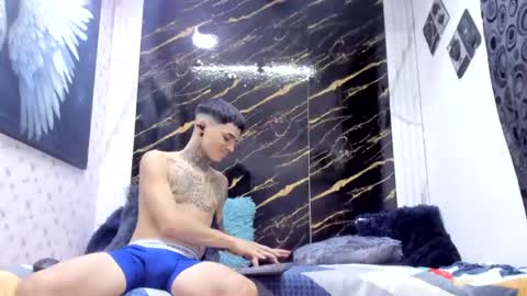 Snapshot of exotichot_couple chatting on June 18, 9:52 pm exotichot_couple online show from June 18, 9:52 pm