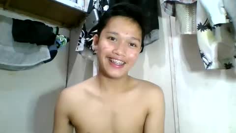 Snapshot of exotichugecock chatting on December 23, 12:14 am Jan online show from December 23, 12:14 am