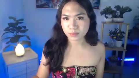 Snapshot of expensivepearl chatting on March 3, 11:32 pm Claire online show from March 3, 11:32 pm