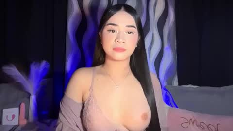 Snapshot of expensivets_chloe chatting on October 13, 10:26 am chloee online show from October 13, 10:26 am