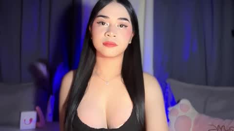 Snapshot of expensivets_chloe chatting on October 16, 10:27 am chloee online show from October 16, 10:27 am