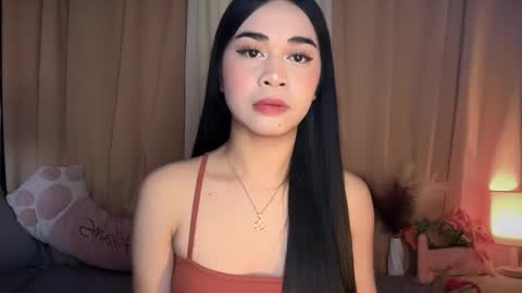 Snapshot of expensivets_chloe chatting on December 16, 12:54 pm chloee online show from December 16, 12:54 pm