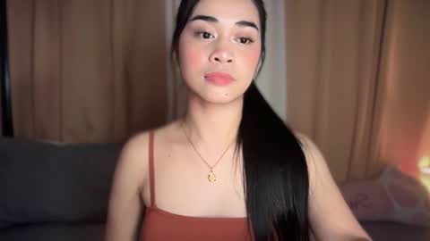 Snapshot of expensivets_chloe chatting on December 17, 11:33 pm chloee online show from December 17, 11:33 pm