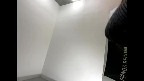 Snapshot of explosive_andyy chatting on November 17, 8:09 am Explosivee andyy online show from November 17, 8:09 am