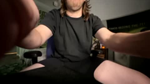 Snapshot of explosive_andyy chatting on February 17, 2:35 pm Explosivee andyy online show from February 17, 2:35 pm