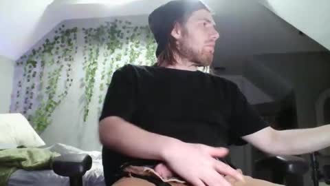 Snapshot of explosive_andyy chatting on February 24, 12:03 pm Explosivee andyy online show from February 24, 12:03 pm