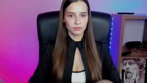 Maya online show from November 17, 7:36 am