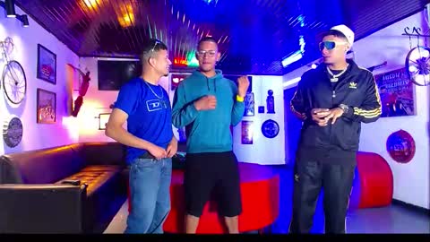 Snapshot of extrangers chatting on January 17, 1:16 pm extrangers online show from January 17, 1:16 pm