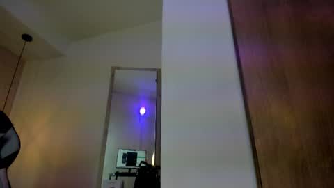 Snapshot of ey_im_simone_ chatting on June 30, 12:06 pm online show from June 30, 12:06 pm