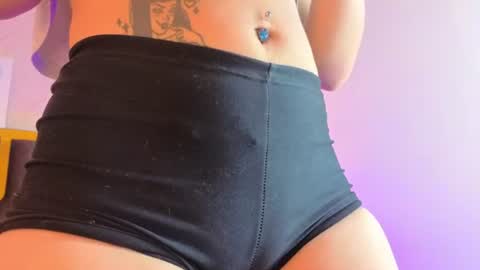 Snapshot of ey_im_simone_ chatting on July 16, 12:11 pm online show from July 16, 12:11 pm