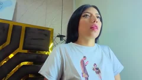 Snapshot of ey_im_simone_ chatting on July 20, 7:27 pm online show from July 20, 7:27 pm
