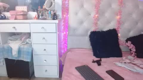 eyes_moonn online show from November 17, 11:16 am