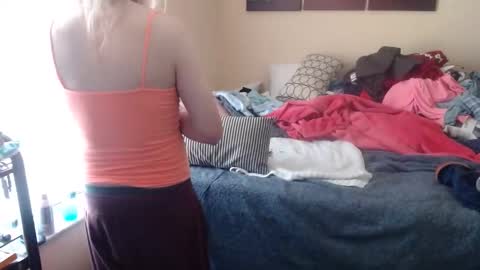 eyeswall0w online show from September 16, 1:01 pm