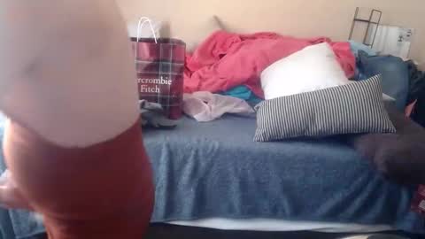 eyeswall0w online show from February 28, 1:23 pm