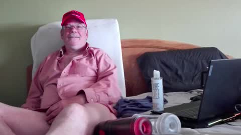 Eyeswideshut63 online show from October 30, 5:35 pm