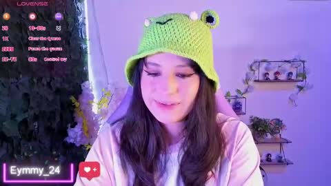 Snapshot of eymmy_24 chatting on April 19, 1:38 am eymmy_24 online show from April 19, 1:38 am
