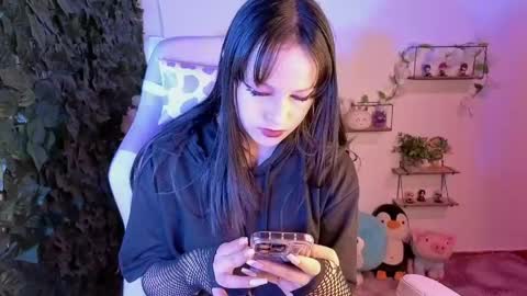 Snapshot of eymmy_24 chatting on May 31, 1:47 am eymmy_24 online show from May 31, 1:47 am