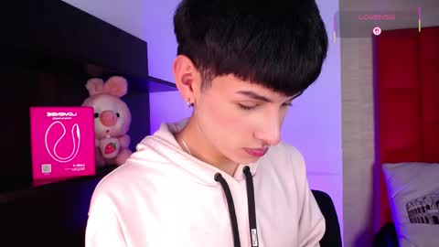 Snapshot of ezra_storm chatting on January 14, 5:35 am Juan online show from January 14, 5:35 am