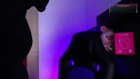 Snapshot of ezra_storm chatting on February 1, 4:55 am Juan online show from February 1, 4:55 am