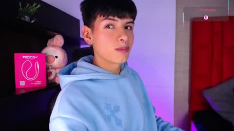 Snapshot of ezra_storm chatting on February 5, 4:17 am Juan online show from February 5, 4:17 am