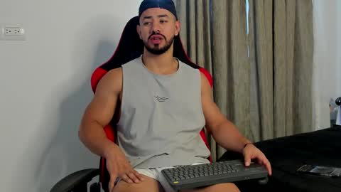 Ezzio Scolaro online show from March 13, 10:27 pm