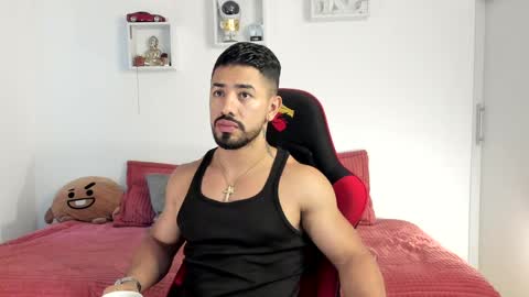 Ezzio Scolaro online show from April 3, 9:46 pm